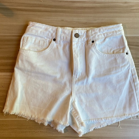 O'Neill Pants - O'Neill Womens 27 white denim Jean Shorts frayed edge pockets surf skate beach